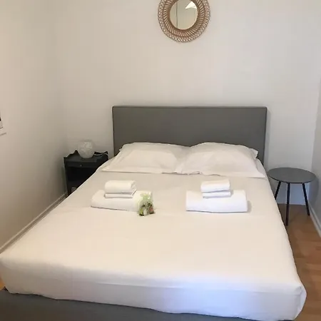 Angel Services - La Maison De La *